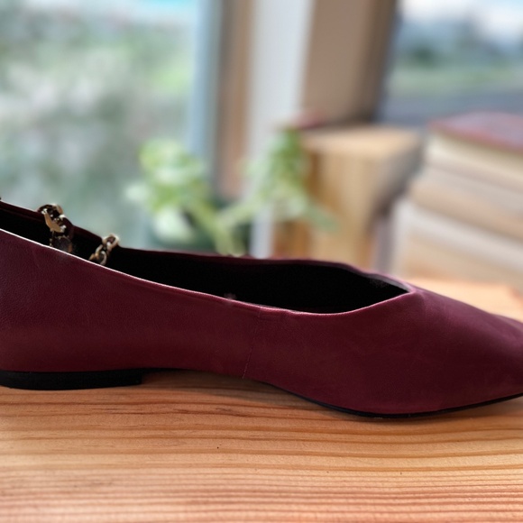 Vincent Camuto ankle chain “Latenla” Plum/burgundy leather ballet flat, W size 7 - Picture 6 of 10